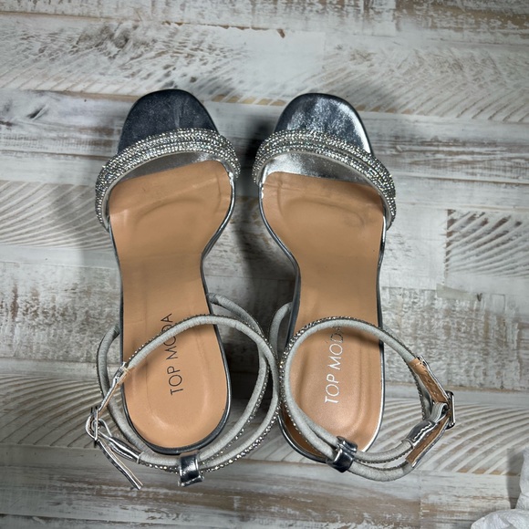 Sparkly silver heels women’s 7.5 - Picture 2 of 3